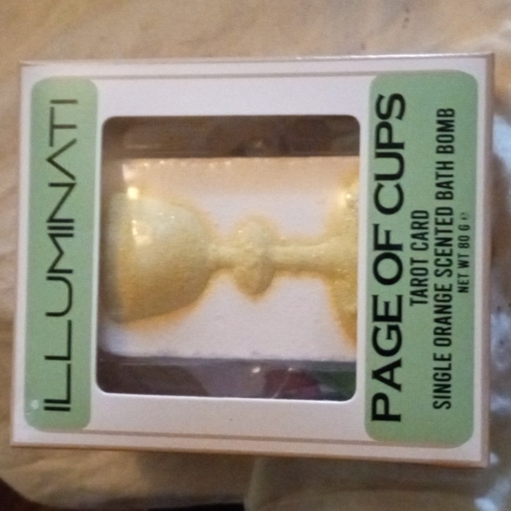 Illuminati page of cups orange scented bath bomb